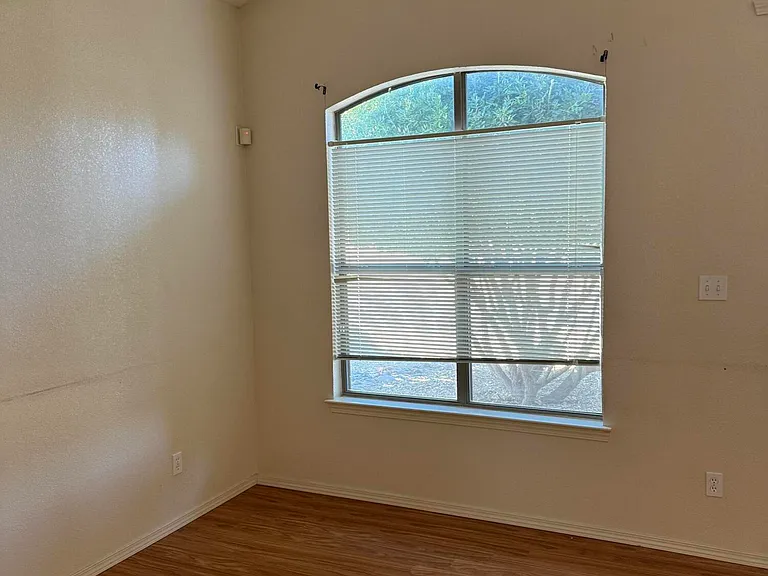 10899 Northview Dr — Photo 3