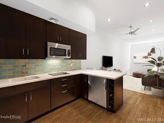 3rd image of 15 Waverly Pl #4L