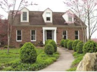 800 N Brae Burn Pl, Staunton, VA 24401