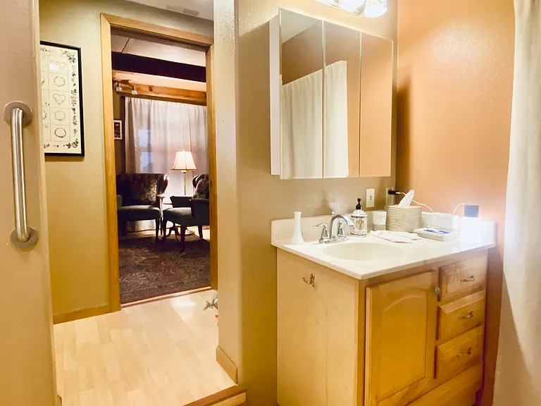 2135 Knowles Rd — Photo 14