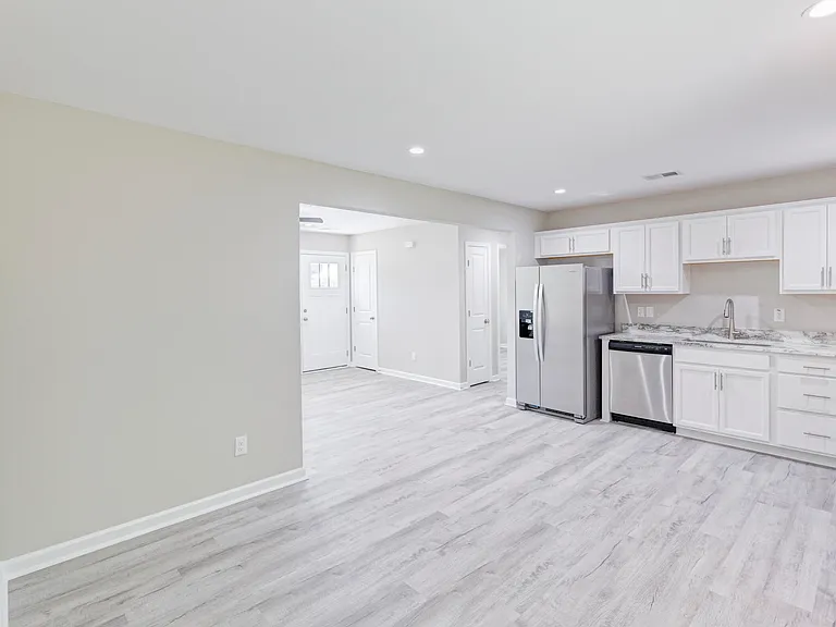 207 Woodlawn St — Photo 16