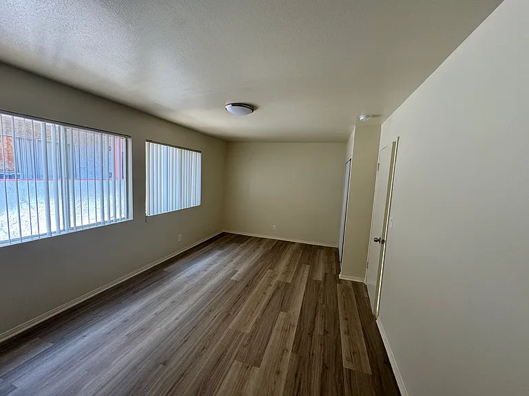 13750 Vanowen St #3 — Photo 18