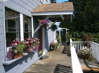 3088 Union Ave, North Bend, OR 97459