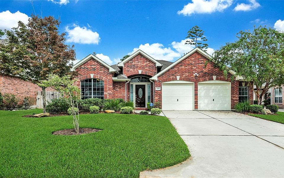 Lovely one-story in the coveted Auburn Lakes!