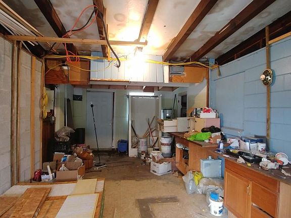 5th image of 1702 Juanita Ave