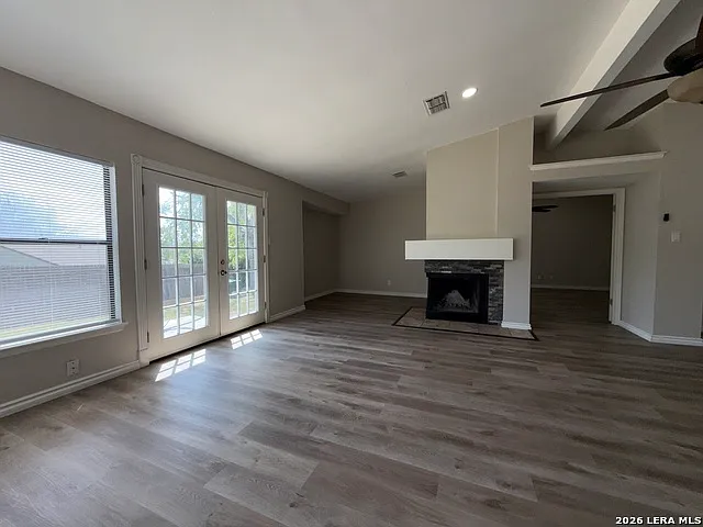 3 bed, 2.0 bath, 2004 sqft, $1,800 — Photo 4