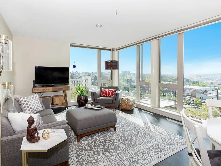 Floor to Ceiling Windows