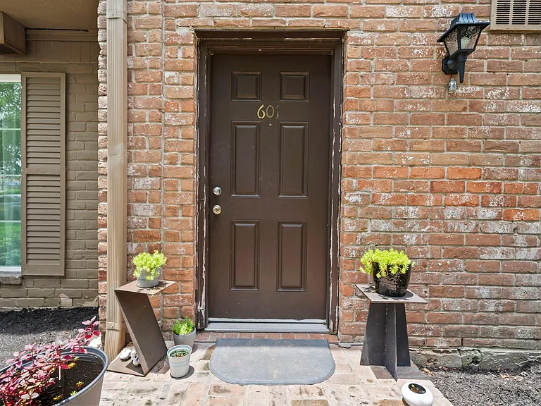 351 N Post Oak Ln #601 — Photo 11