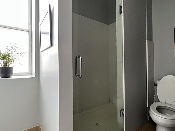 3rd image of 1401 W Hubbard St Ste 1W
