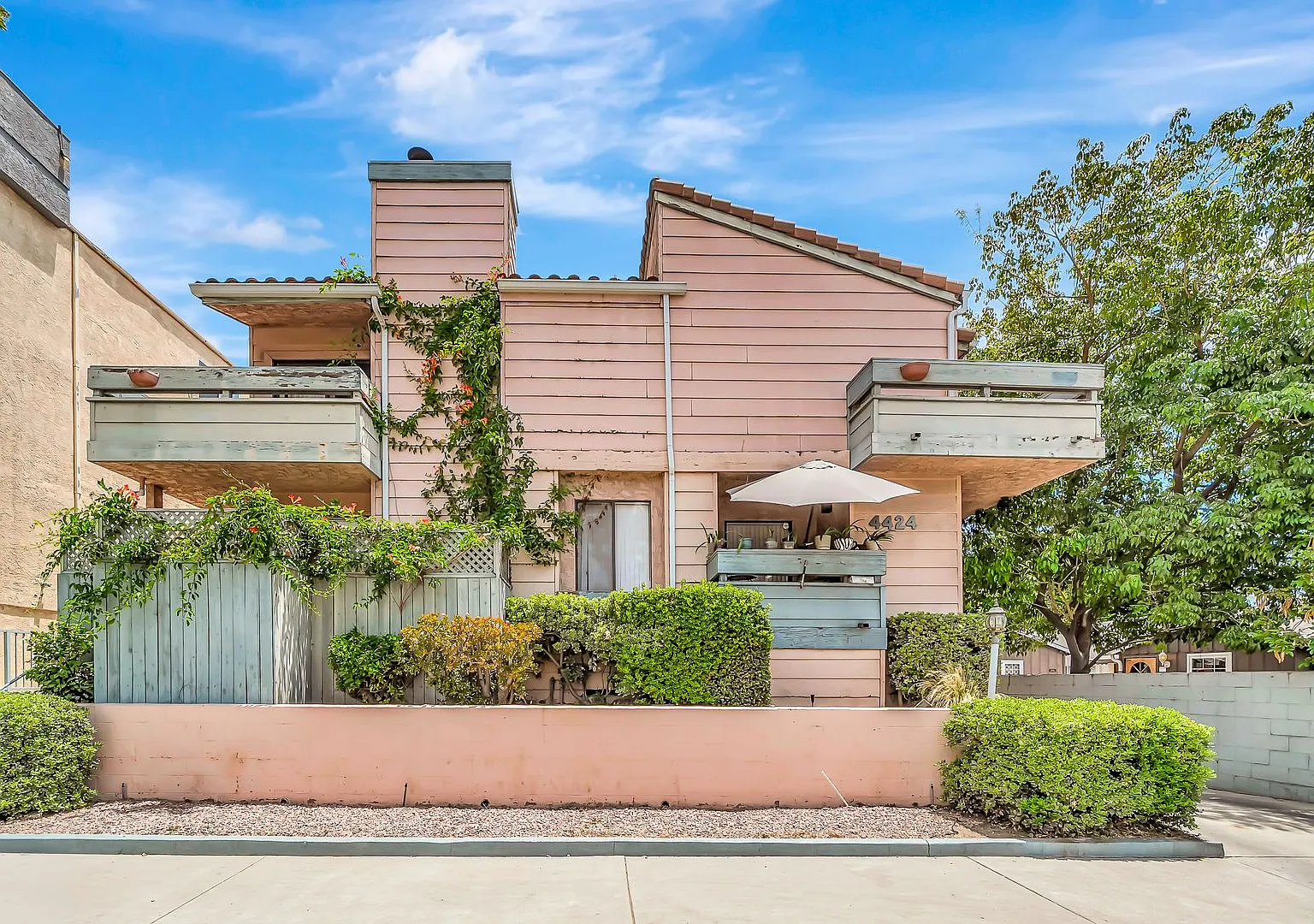 Beautiful 3 Bed | 3 Bath in Prime Studio City — Photo 1