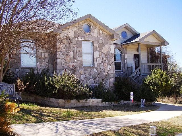 1st image of 210 NW Hills Dr