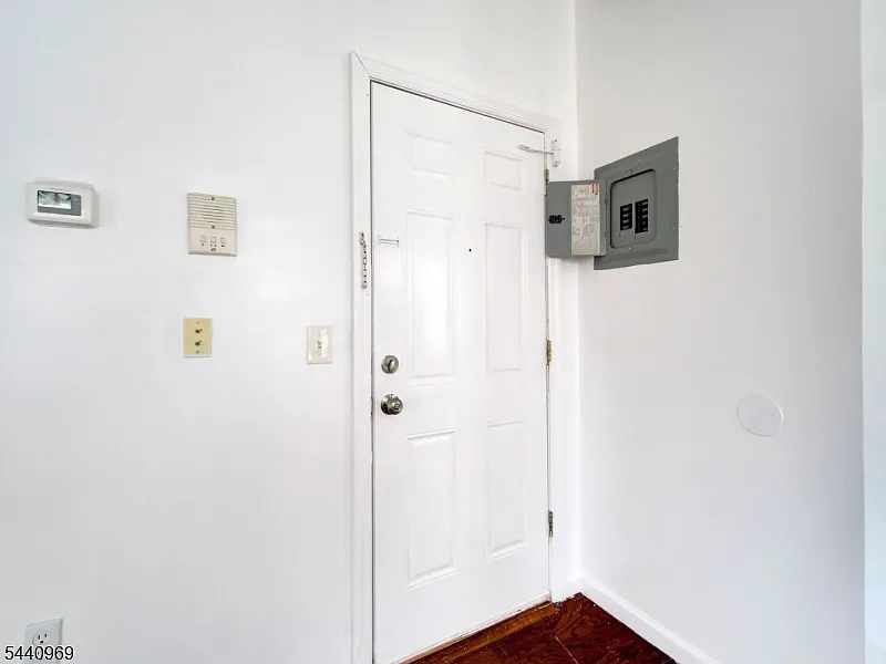 3 bed, 1.5 bath, $2,350 — Photo 4