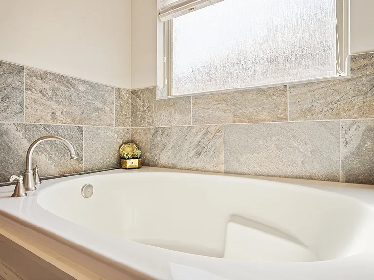 10004 Glover River Dr — Photo 29