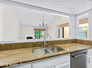 28 Fountain Grove Cir, Napa, CA 94558