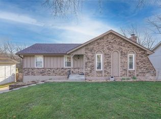 1101 SW Lakeview Blvd, Lees Summit, MO 64081