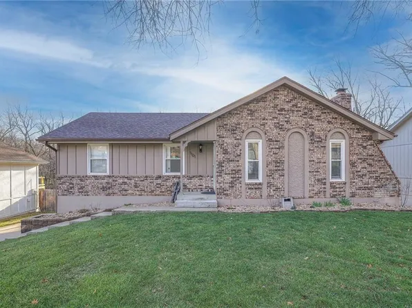 1101 SW Lakeview Blvd, Lees Summit, MO 64081