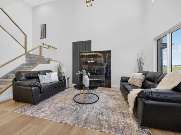 214 Crystal Creek Dr, Leduc, AB T9E 0X6