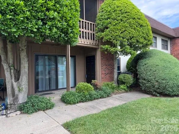427 6th Ave W APT A12, Hendersonville, NC 28739