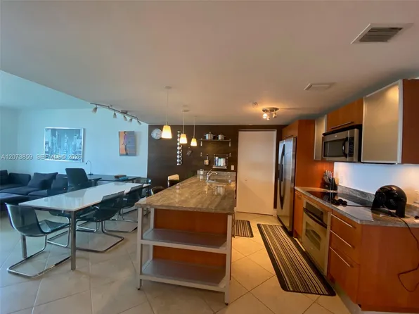 185 SW 7th St APT 1607, Miami, FL 33130