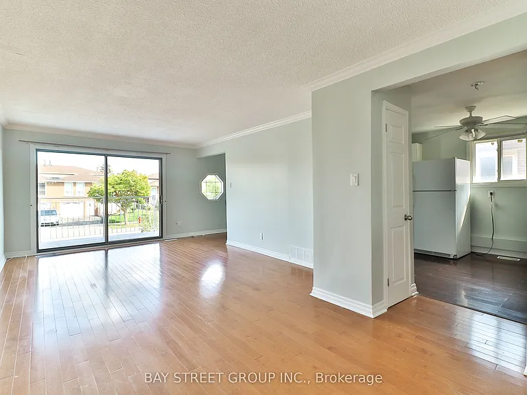 489 Fergo Ave #UPPER — Photo 8