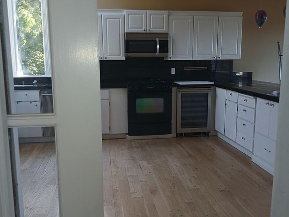 Sliding, classy door into the kitchen area