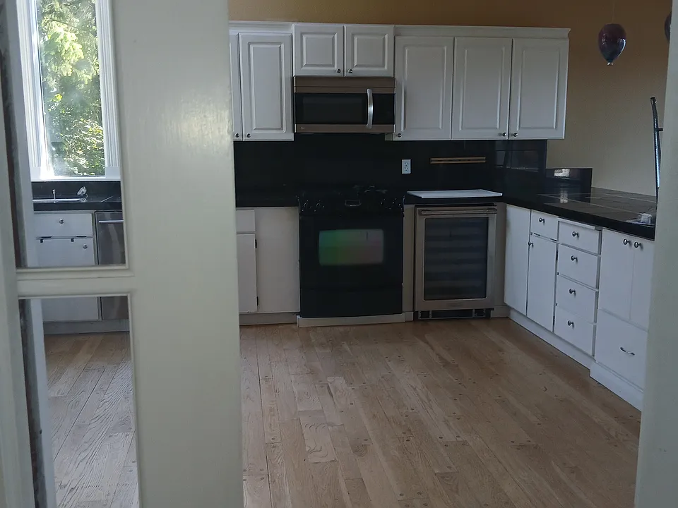 Sliding, classy door into the kitchen area