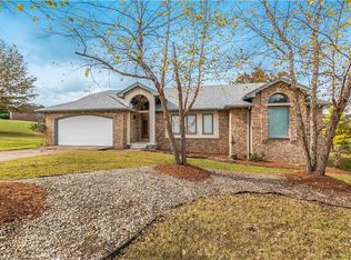 2 Fairway Pl, Holiday Island, AR 72631