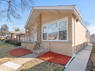 9015 S Essex Ave, Chicago, IL