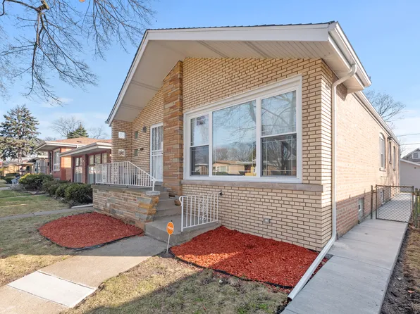 9015 S Essex Ave, Chicago, IL 60617