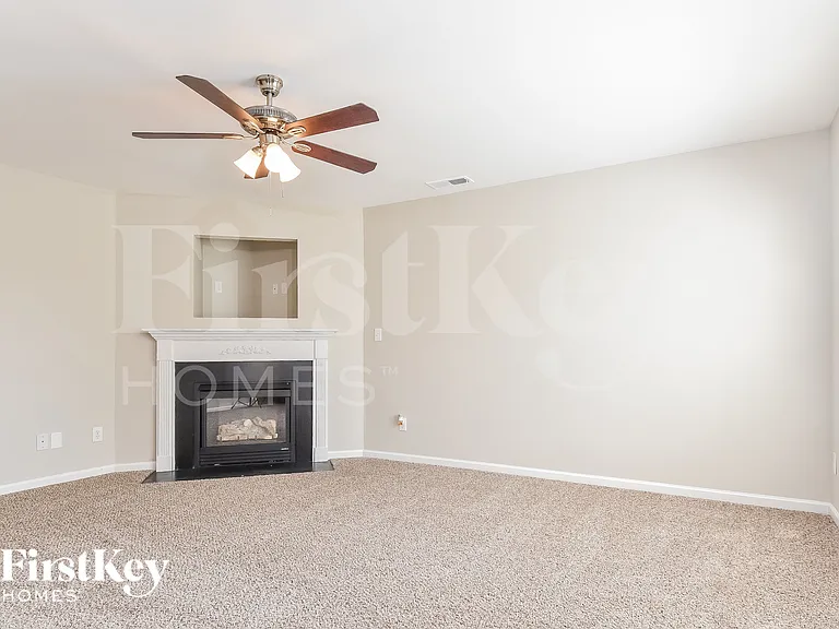 3902 Edgewood Terrace Dr — Photo 3