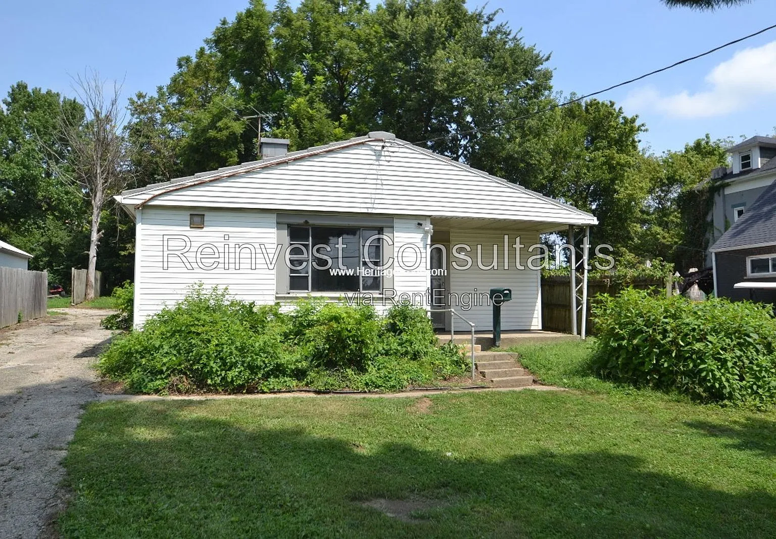 2 bed, 1.0 bath, 1050 sqft, $1,295 — Photo 1