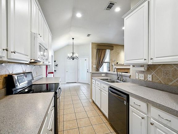 3rd image of 1705 Bur Oak Dr