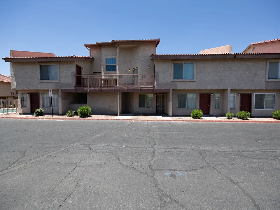 4828 W Orangewood Ave #217