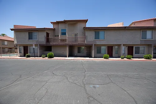 4828 W Orangewood Ave Photo 1