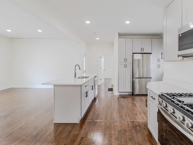 1753 Taft St — Photo 16