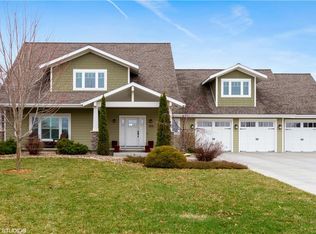 1118 Oakwood Dr, Pella, IA 50219