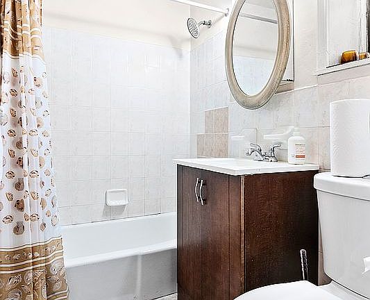 4th image of 959 E 108th St APT 3D