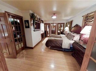 18102 Dalny Rd, Jamaica, NY 11432