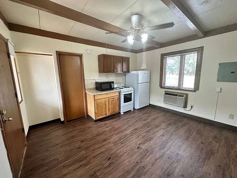 4216 Lincoln Swing - Studios — Photo 4