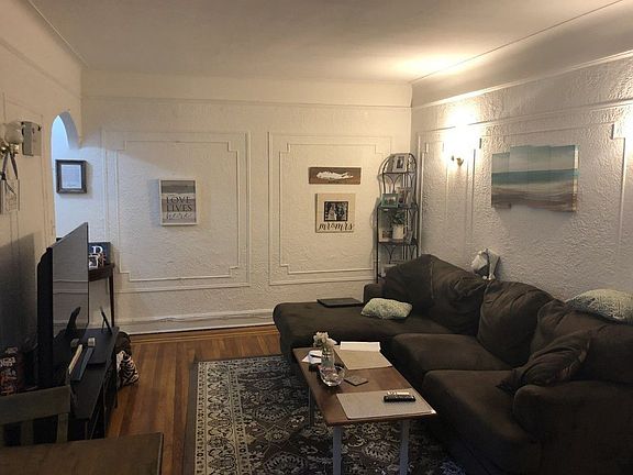 3rd image of 2830 34th St APT 5H