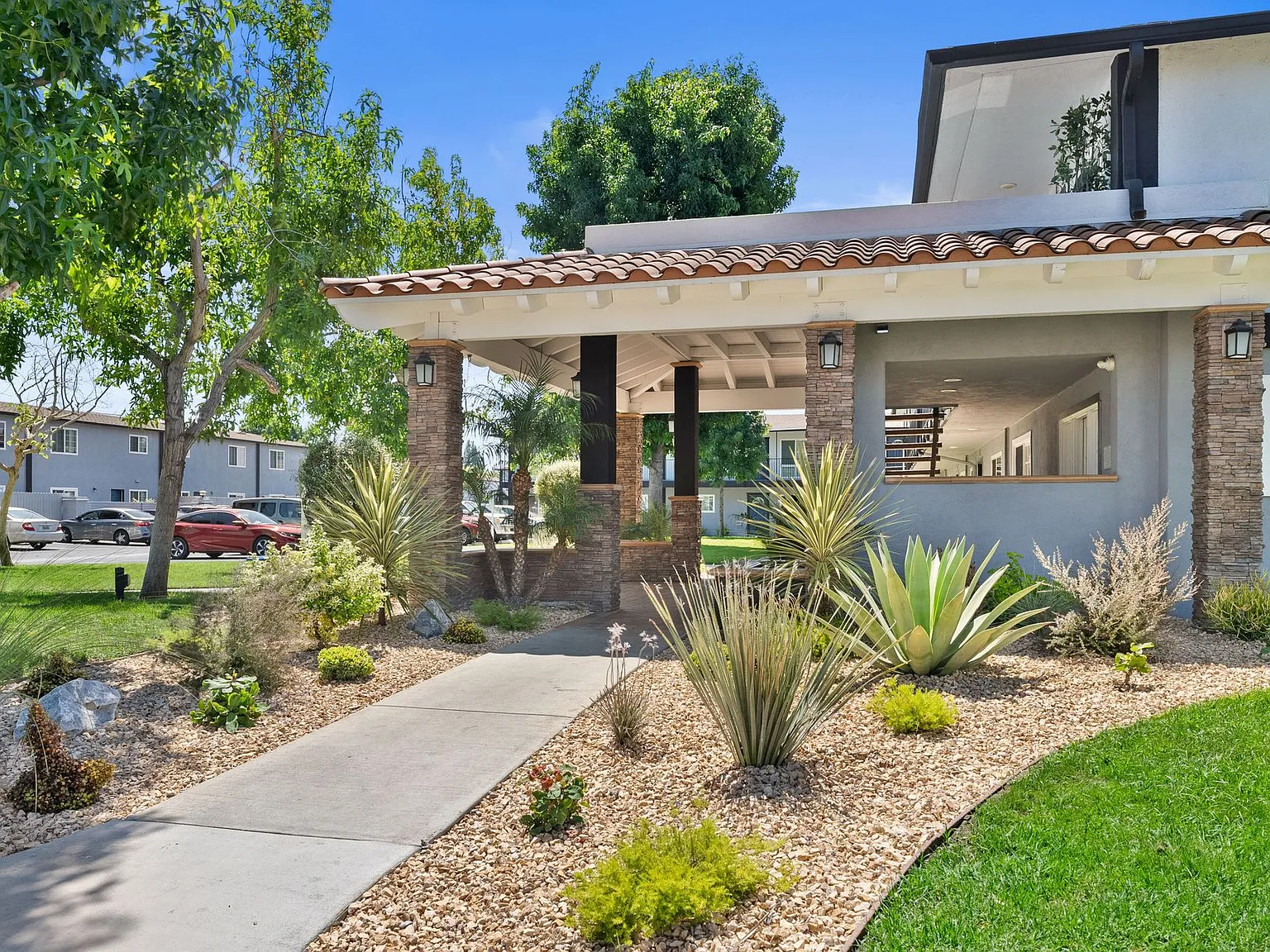 Villa Del Sol Apartments — Photo 1
