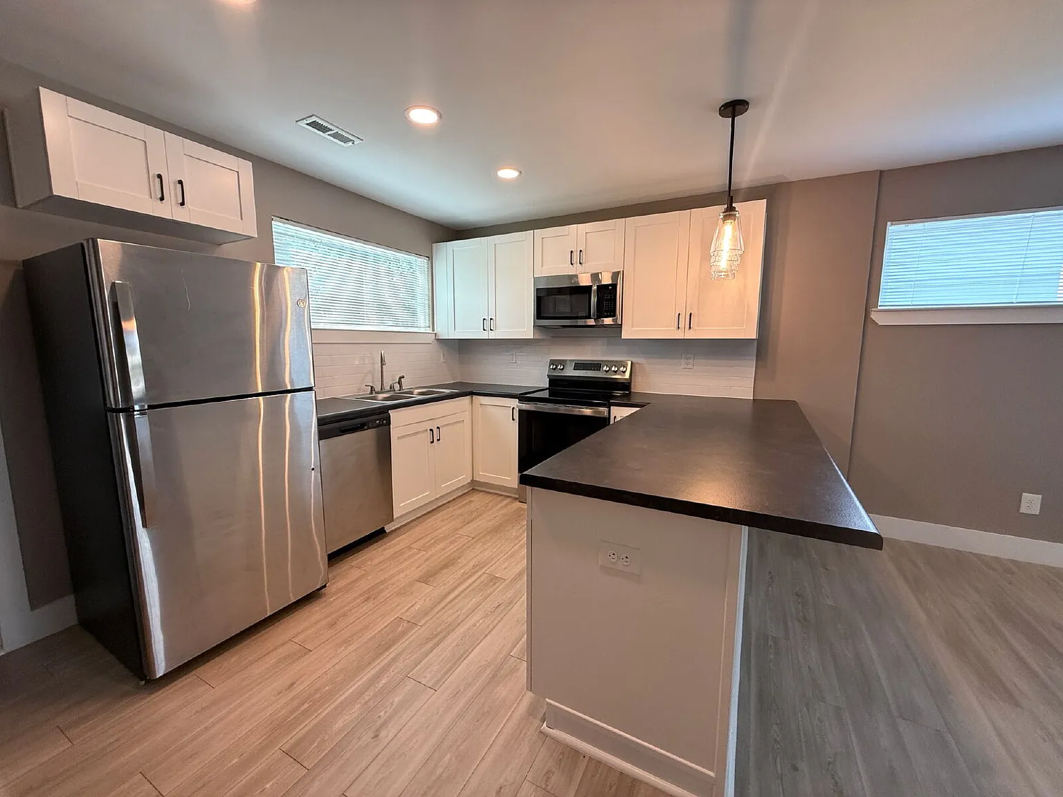 2 bed, 2.5 bath, 1137 sqft, $1,295 — Photo 4