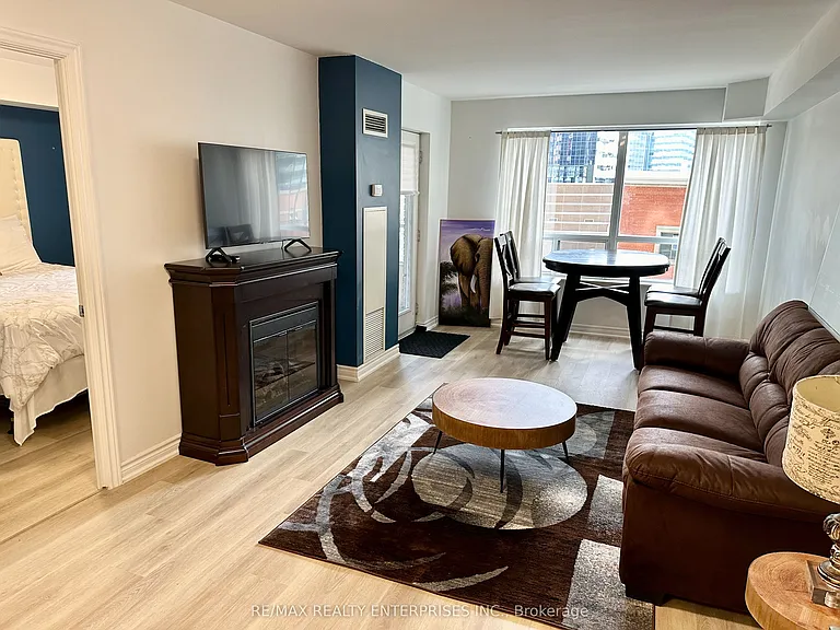 250 Wellington St W #436 — Photo 13