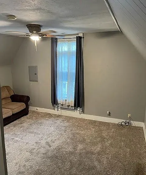 407 1/2 Walnut Dr — Photo 3