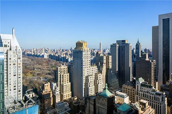 Sold by Macklowe Investment Properties | media 1