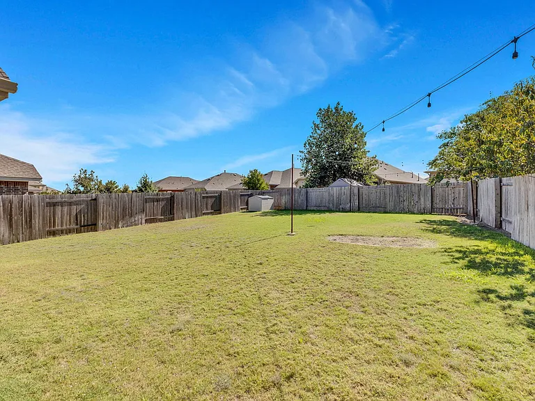 120 Lily Turf Cv — Photo 26