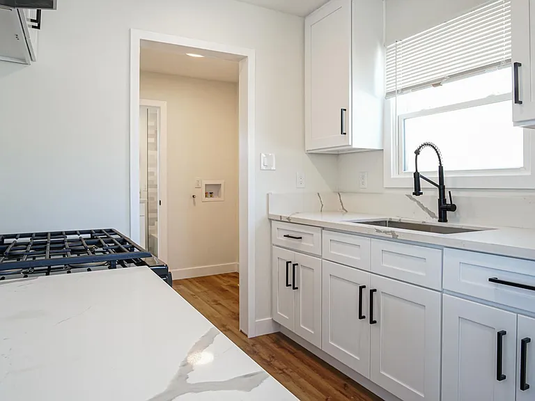 4525 W Broadway — Photo 9