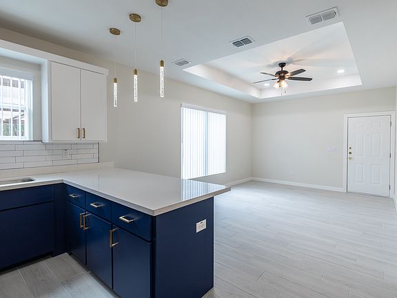 5th image of 3003 Carson St #A