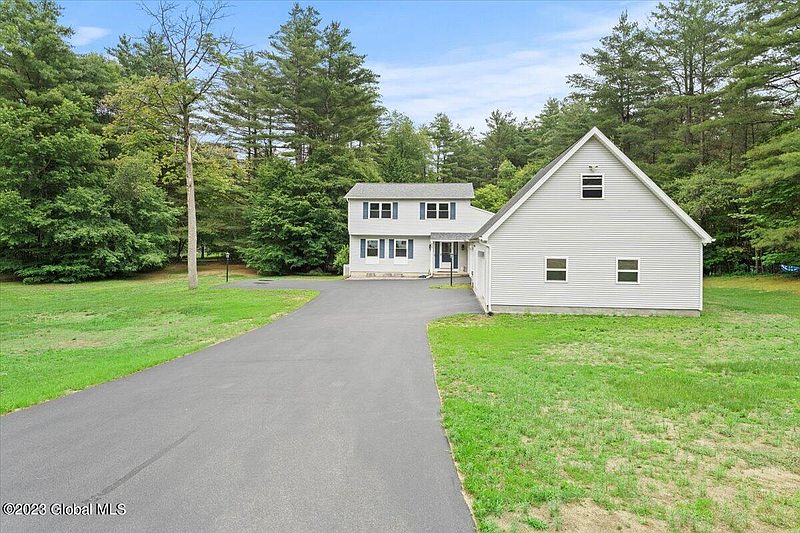 3rd image of 4 Adirondack Court