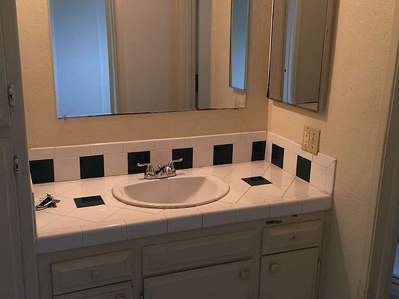 5th image of 3511 42nd St APT 09